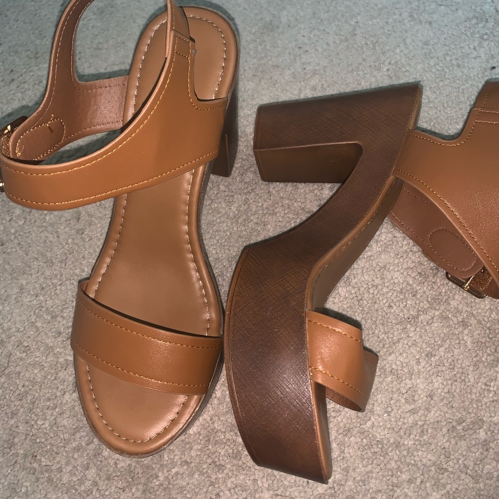Size 10, clog heels by Refresh